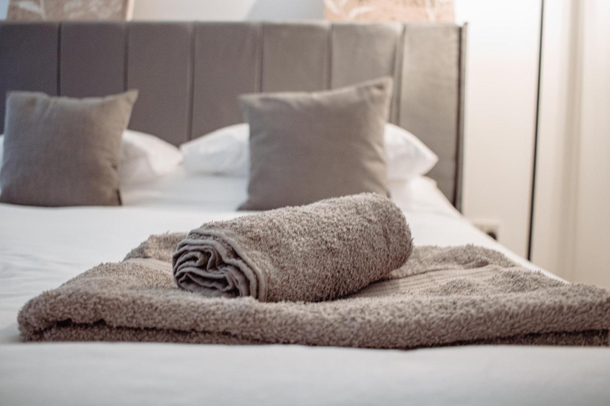 Central & Spacious, Sleeps 8, Perfect For Groups Leeds  Luaran gambar