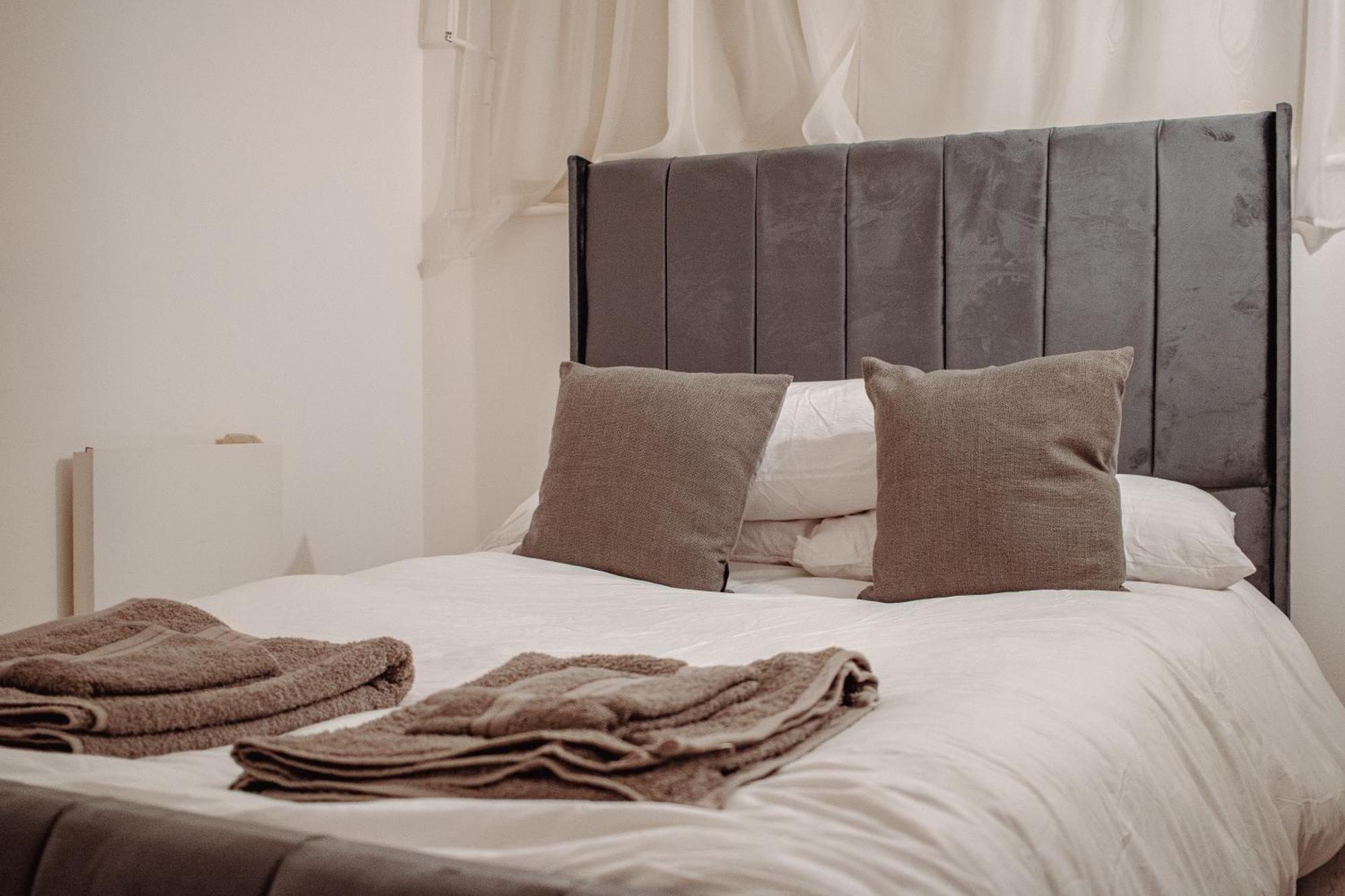 Central & Spacious, Sleeps 8, Perfect For Groups Leeds  Luaran gambar