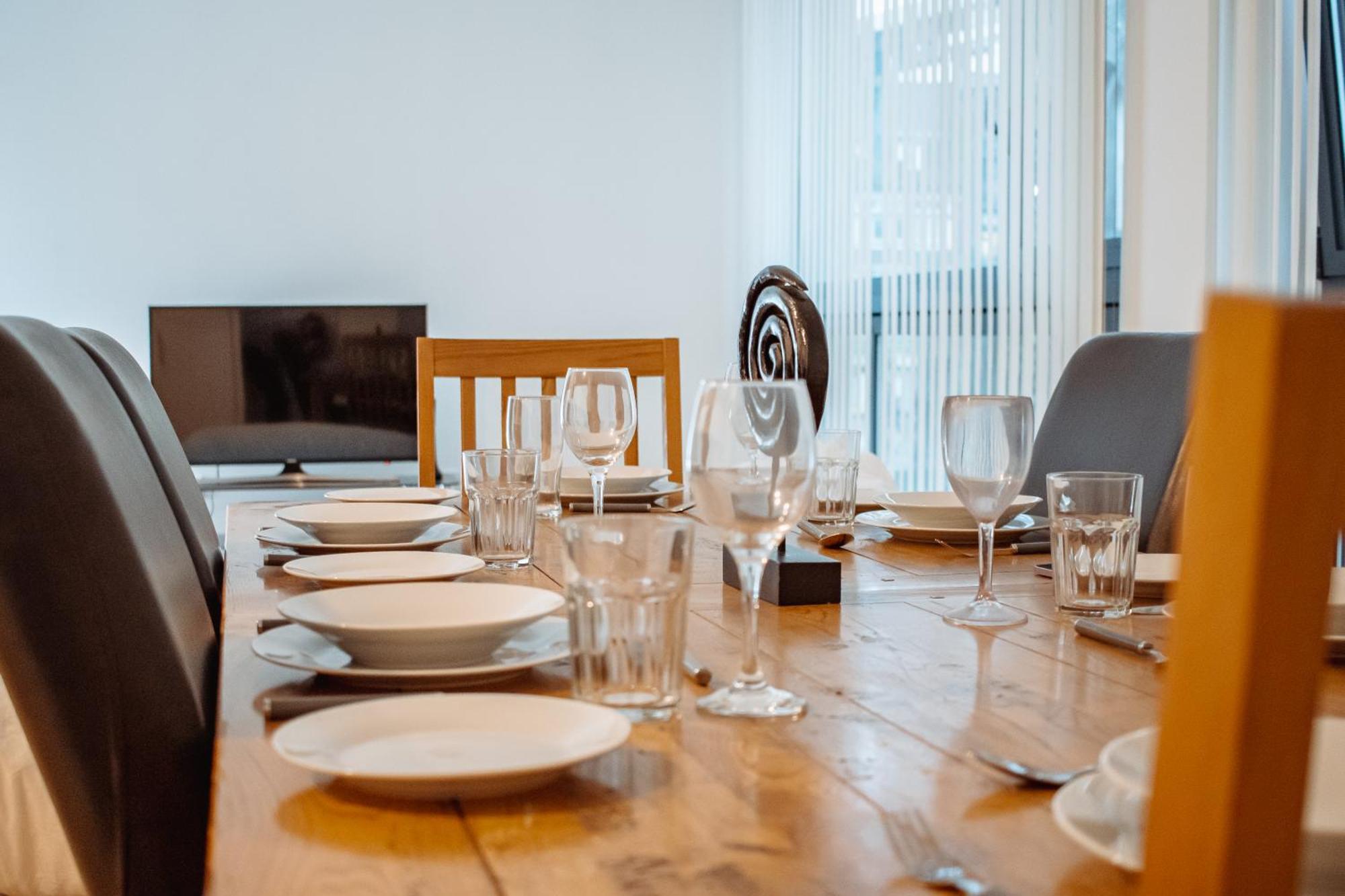 Central & Spacious, Sleeps 8, Perfect For Groups Leeds  Luaran gambar