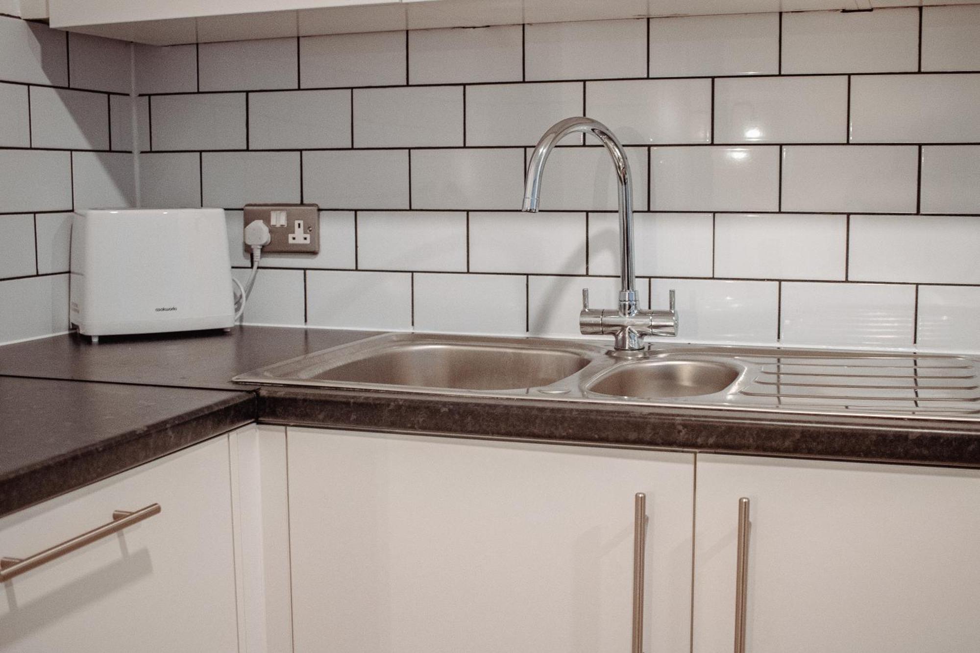 Central & Spacious, Sleeps 8, Perfect For Groups Leeds  Luaran gambar