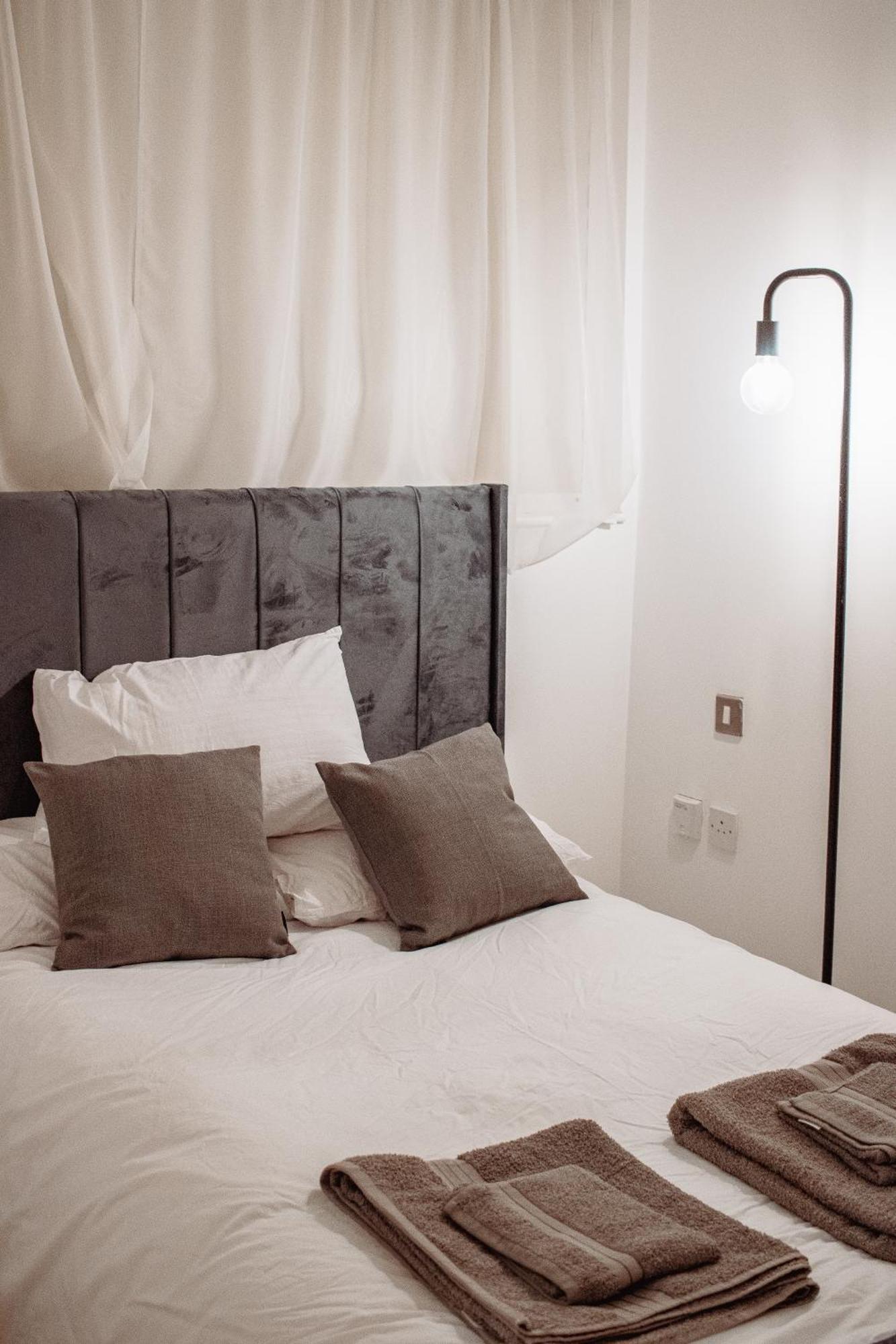 Central & Spacious, Sleeps 8, Perfect For Groups Leeds  Luaran gambar