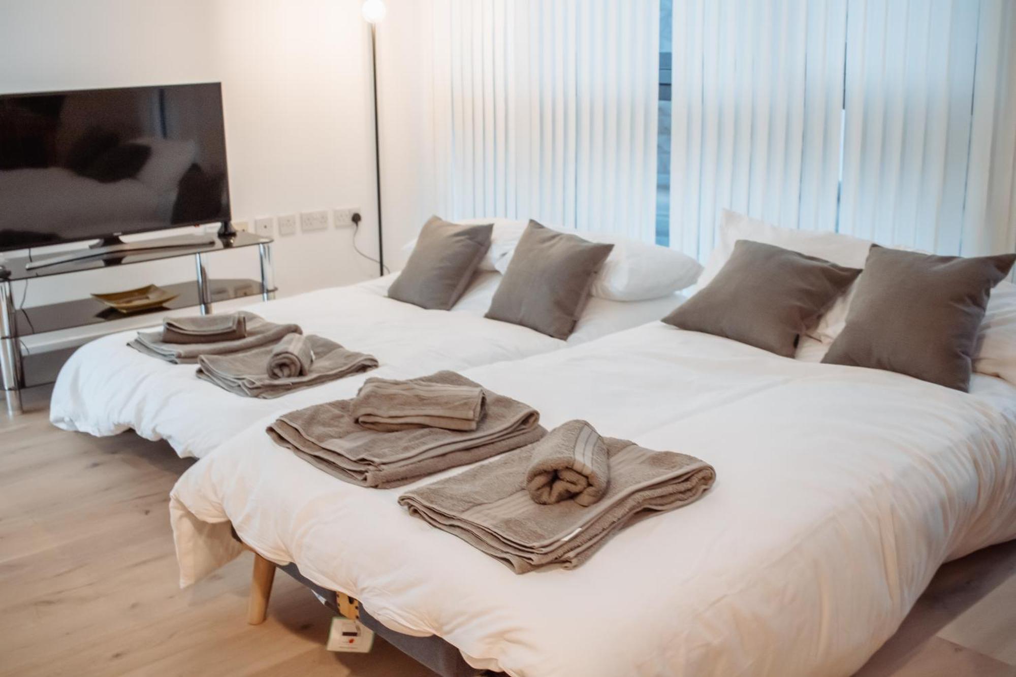 Central & Spacious, Sleeps 8, Perfect For Groups Leeds  Luaran gambar
